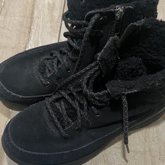 Skechers Black Winter & Rain Boots - Picture 1 of 5